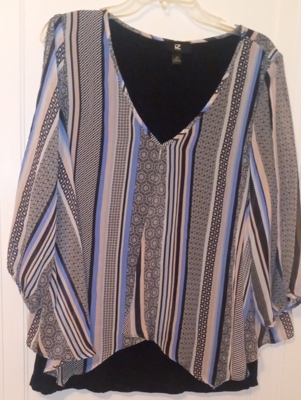 women 2x top, black with sheer design overlay, slit in sleeves